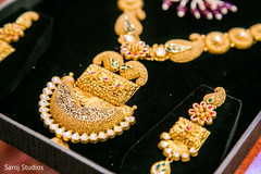 Marvelous Indian bridal earrings and Polki necklace choker. Marvelous Indian bridal earrings and Polki necklace choker.