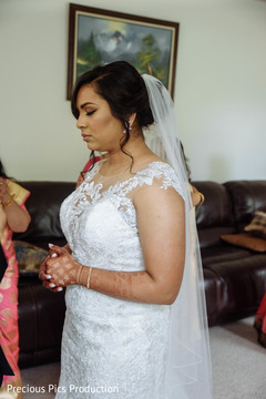 Enchanting Indian bride capture. Enchanting Indian bride capture.