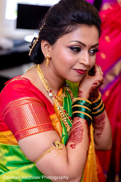Maharani getting ready with her earrings Maharani getting ready with her earrings