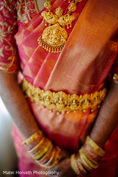 Stunning Indian bridal gold jewelry. Stunning Indian bridal gold jewelry.
