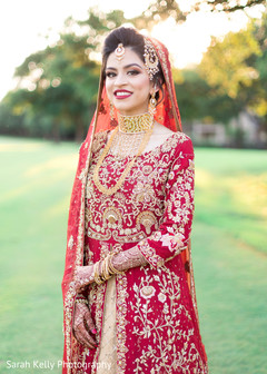 Beautiful maharani posing for pictures outdoors Beautiful maharani posing for pictures outdoors