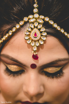 Lovely Indian bride wearing her Tikka. Lovely Indian bride wearing her Tikka.