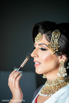 Maharani being dolled up. Maharani being dolled up.