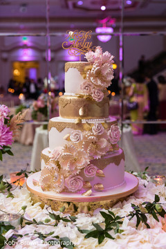 Stunning cake decoration with white flowers and golden decor. Stunning cake decoration with white flowers and golden decor.