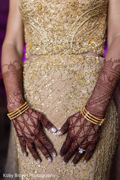 Fascinating Indian bridal mehndi art. Fascinating Indian bridal mehndi art.