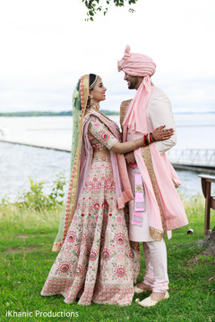 Adorable Indian lovebirds capture. Adorable Indian lovebirds capture.