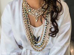 Maharani's bridal jewelry details Maharani's bridal jewelry details