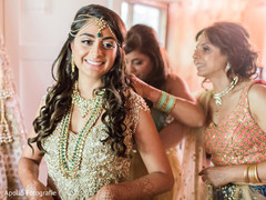See the Final touch ups for this charming Indian bride. See the Final touch ups for this charming Indian bride.