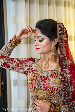 Charming maharani getting ready for her big day. Charming maharani getting ready for her big day.