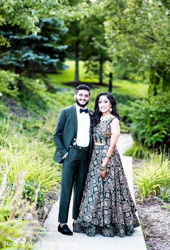 Glamorous Indian bride and groom style. Glamorous Indian bride and groom style.
