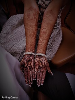 Maharani showing her mehndi design Maharani showing her mehndi design