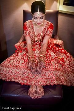Marvelous Indian bride mehndi art done on her hands and feet. Marvelous Indian bride mehndi art done on her hands and feet.
