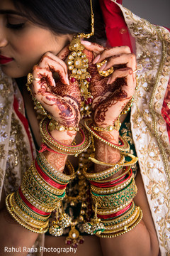 Indian wedding jewelry and mehndi details Indian wedding jewelry and mehndi details