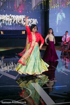 Special guests dancing during the choreographies Special guests dancing during the choreographies
