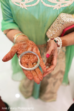 Details of the beautiful mehndi design and jewelry Details of the beautiful mehndi design and jewelry