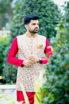 Enchanting Indian groom on his Grah Shanti fashion. Enchanting Indian groom on his Grah Shanti fashion.