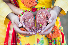 Fascinating Indian bridal mehndi art. Fascinating Indian bridal mehndi art.