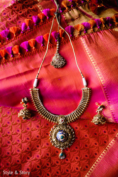 Indian bridal Polki necklace choker and earrings. Indian bridal Polki necklace choker and earrings.