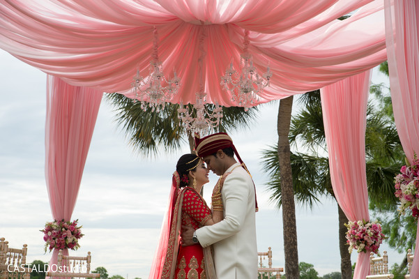 indian bride and groom,indian wedding ceremony fashion