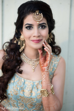 Stunning Indian bridal sangeet jewelry. Stunning Indian bridal sangeet jewelry.
