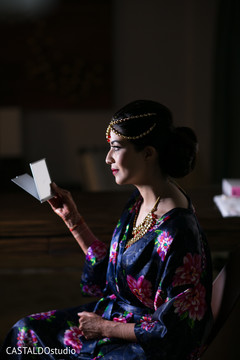 Maharani being dolled up. Maharani being dolled up.
