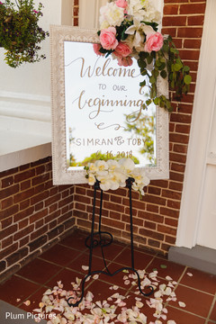 Marvelous Indian wedding welcome mirror sign. Marvelous Indian wedding welcome mirror sign.
