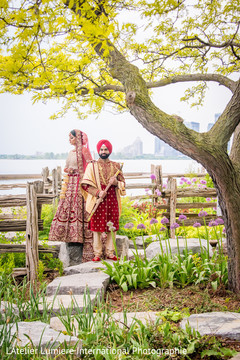 Magnificent Indian lovebirds photo session. Magnificent Indian lovebirds photo session.