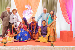 Beautiful family capture of Indian lovebirds Beautiful family capture of Indian lovebirds