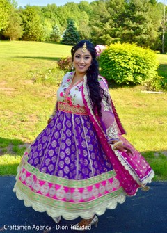 Stunning Maharani showing her beautiful attire Stunning Maharani showing her beautiful attire