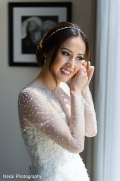 Gorgeous maharani getting ready to say "I do" Gorgeous maharani getting ready to say "I do"