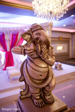 Indian traditions present at the Indian wedding Indian traditions present at the Indian wedding