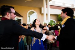 Ravishing guests as the baraat arrives Ravishing guests as the baraat arrives