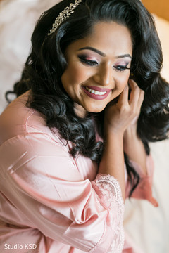 Maharani putting her earrings on Maharani putting her earrings on