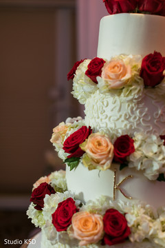 Floral arrangement details on the wedding cake Floral arrangement details on the wedding cake