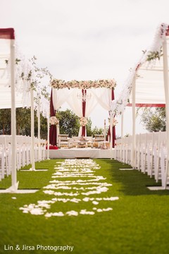 Flowers and daring mandap decor. Flowers and daring mandap decor.