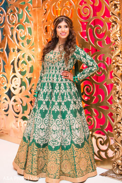 Stunning Maharani posing with her beautiful lengha Stunning Maharani posing with her beautiful lengha