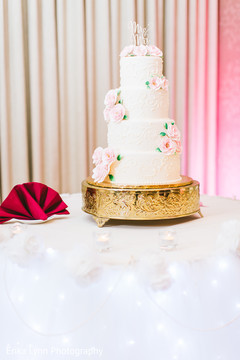 Wonderful Indian wedding cake decor. Wonderful Indian wedding cake decor.