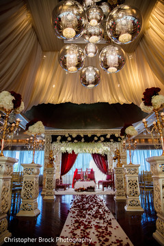 Rose petals decoration of the Indian wedding aisle Rose petals decoration of the Indian wedding aisle