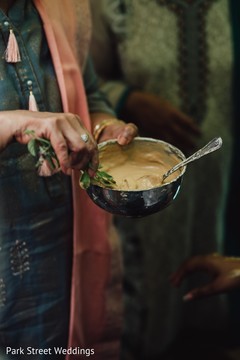 Turmeric paste preparation capture. Turmeric paste preparation capture.