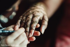 Maharani getting her mehndi art done. Maharani getting her mehndi art done.