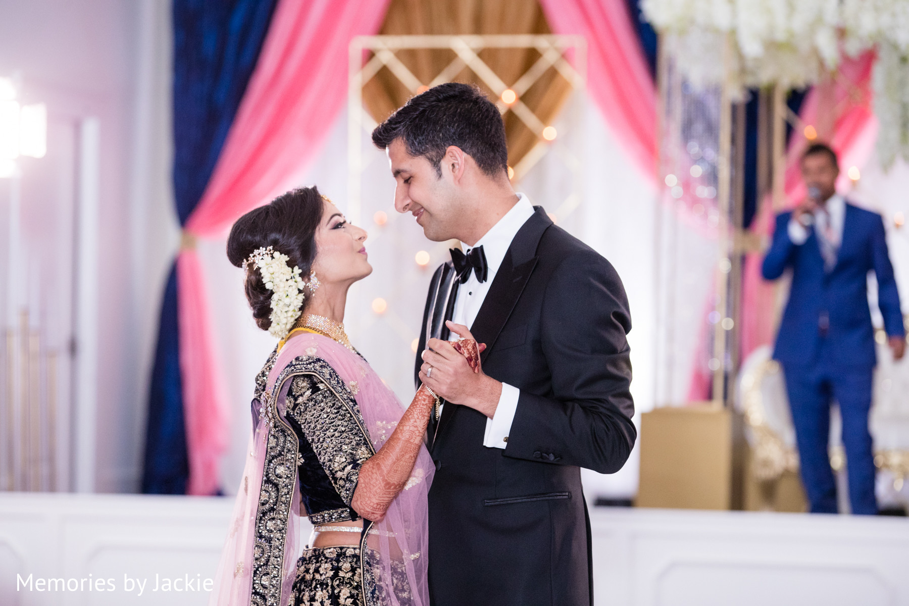 See this gorgeous Maharani dancing with Raja | Photo 210708