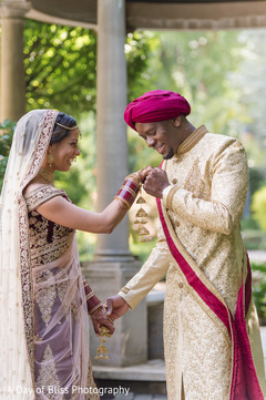 Indian groom kissing the maharani Indian groom kissing the maharani