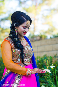 Enchanting Indian bride posing for pictures Enchanting Indian bride posing for pictures