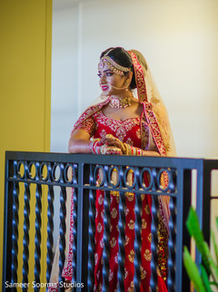 Joyful Indian bride capture Joyful Indian bride capture