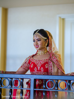 Insanely beautiful Indian bride's photo session Insanely beautiful Indian bride's photo session