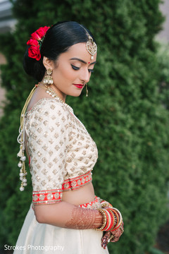 Indian bride wearing the stunning bridal lengha Indian bride wearing the stunning bridal lengha