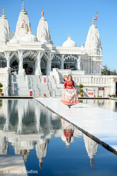 Ravishing Indian bride posing Ravishing Indian bride posing