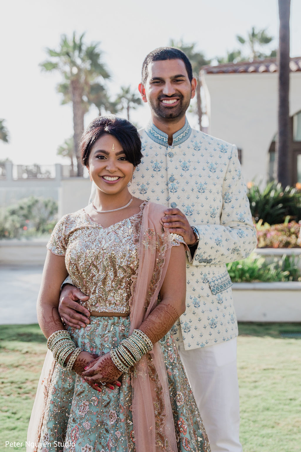 Dazzling Indian couple posing for pictures outdoors | Photo 212097