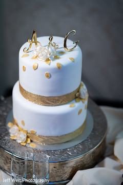 Magnificent Indian wedding cake decor. Magnificent Indian wedding cake decor.