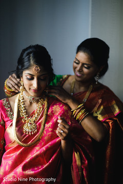 Maharani getting her haar necklace on. Maharani getting her haar necklace on.